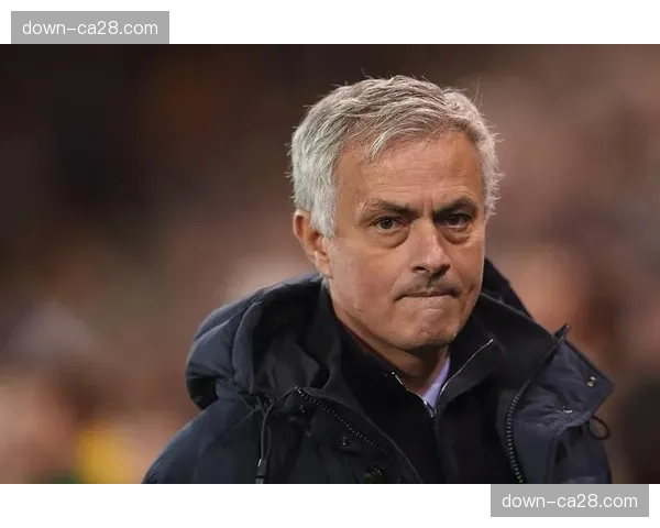 巴萨对18岁中卫尼斯塔德持观望态度，引援策略注重成本控制